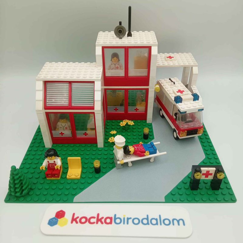 LEGO Town - Emergency Treatment Center (St. Mary's Hospital) - 6380